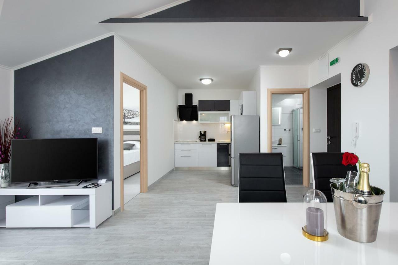 Villa Apartments Kordic Kaštela Zewnętrze zdjęcie